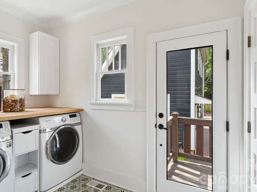 2232 Commonwealth Avenue, Charlotte, NC 28205.  MLS# CAR4365970, YatesRealty ID 13096. 