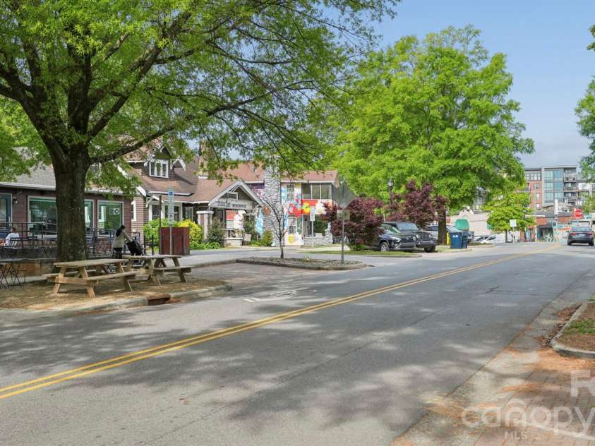 2232 Commonwealth Avenue, Charlotte, NC 28205.  MLS# CAR4365970, YatesRealty ID 13096. 