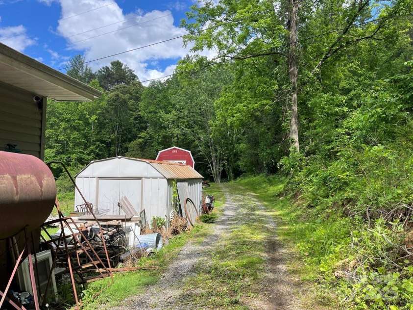 125 Parker Cove Road, Weaverville, NC 28787.  MLS# CAR4259566, YatesRealty ID 13099. 