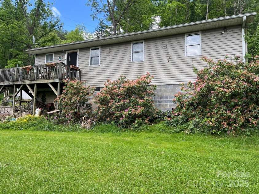 125 Parker Cove Road, Weaverville, NC 28787.  MLS# CAR4259566, YatesRealty ID 13099. 