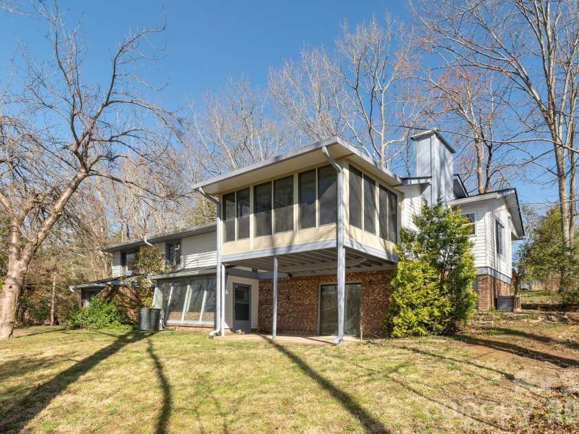 3113 Primrose Drive, Hendersonville, NC 28792.  MLS# CAR4359967, YatesRealty ID 13099. 