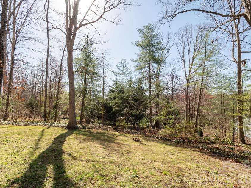 3113 Primrose Drive, Hendersonville, NC 28792.  MLS# CAR4359967, YatesRealty ID 13099. 