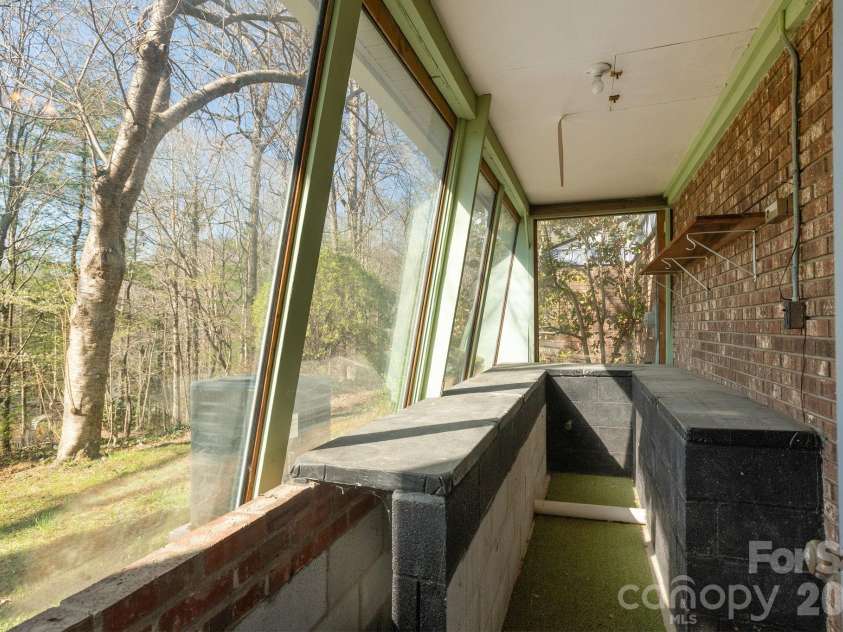 3113 Primrose Drive, Hendersonville, NC 28792.  MLS# CAR4359967, YatesRealty ID 13099. Greenhouse