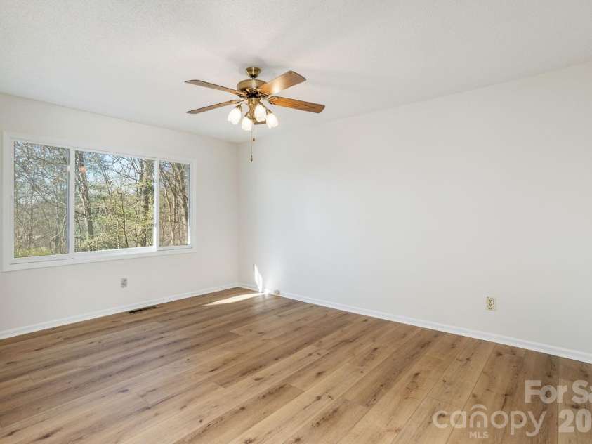 3113 Primrose Drive, Hendersonville, NC 28792.  MLS# CAR4359967, YatesRealty ID 13099. Second bedroom