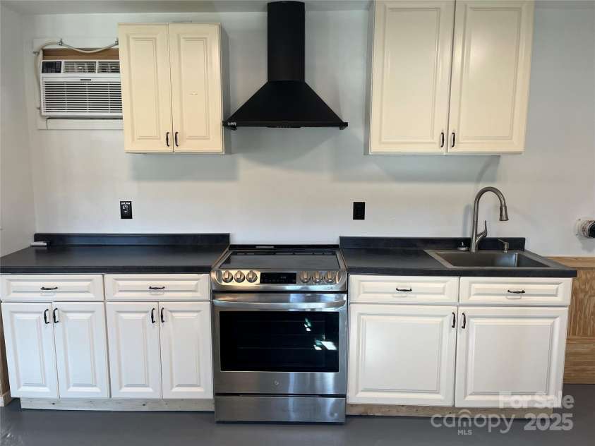 1961 Cane Creek Road, Fletcher, NC 28732.  MLS# CAR4233282, YatesRealty ID 131. Kitchen