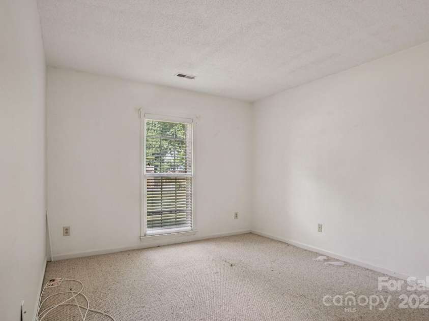 5531 Doverstone Court, Charlotte, NC 28208.  MLS# CAR4282896, YatesRealty ID 1310. 