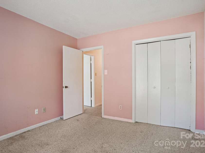 5531 Doverstone Court, Charlotte, NC 28208.  MLS# CAR4282896, YatesRealty ID 1310. 