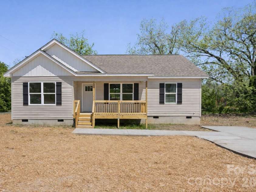 107 Murray Street, Chester, SC 29706.  MLS# CAR4369341, YatesRealty ID 13100. 