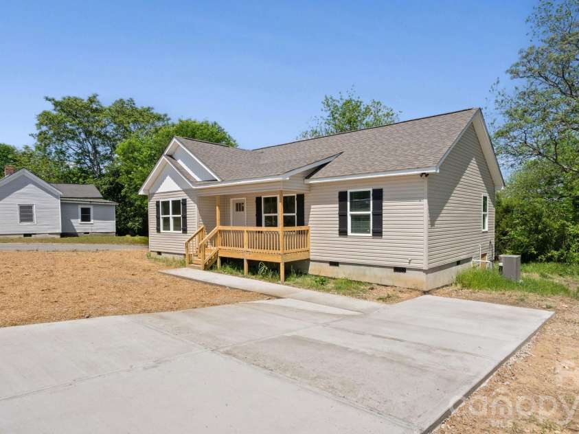 107 Murray Street, Chester, SC 29706.  MLS# CAR4369341, YatesRealty ID 13100. 