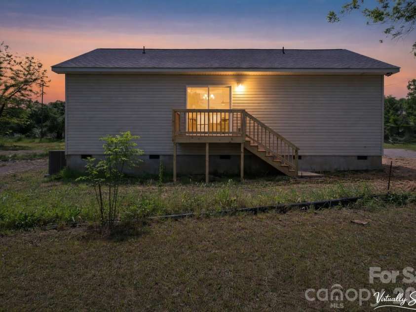 107 Murray Street, Chester, SC 29706.  MLS# CAR4369341, YatesRealty ID 13100. 