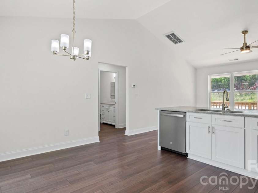 107 Murray Street, Chester, SC 29706.  MLS# CAR4369341, YatesRealty ID 13100. Dining area