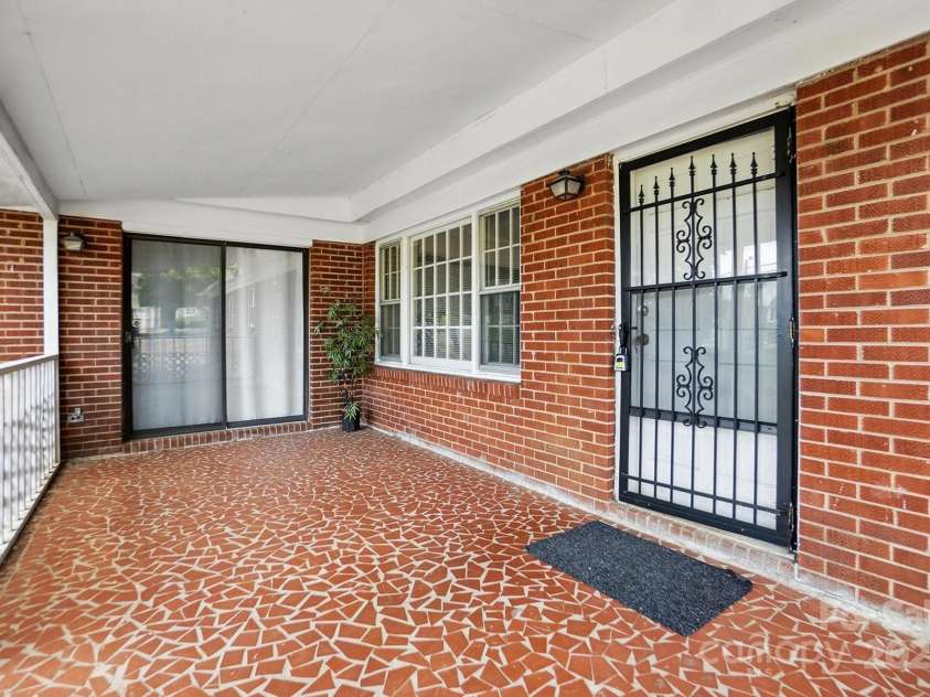 800 Old Little Rock Road, Charlotte, NC 28214.  MLS# CAR4258596, YatesRealty ID 13100. 