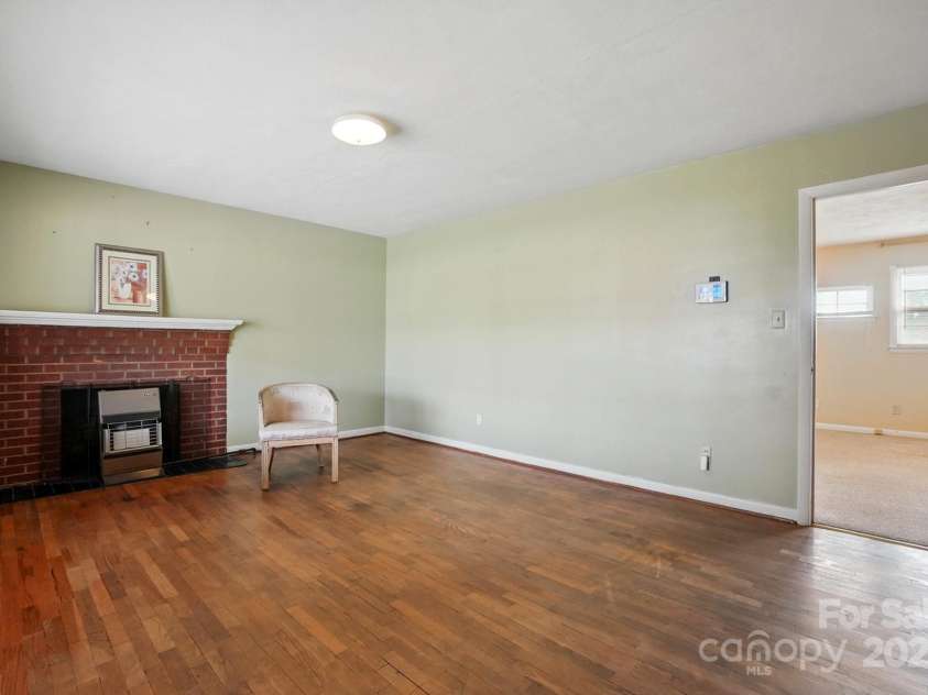 800 Old Little Rock Road, Charlotte, NC 28214.  MLS# CAR4258596, YatesRealty ID 13100. 