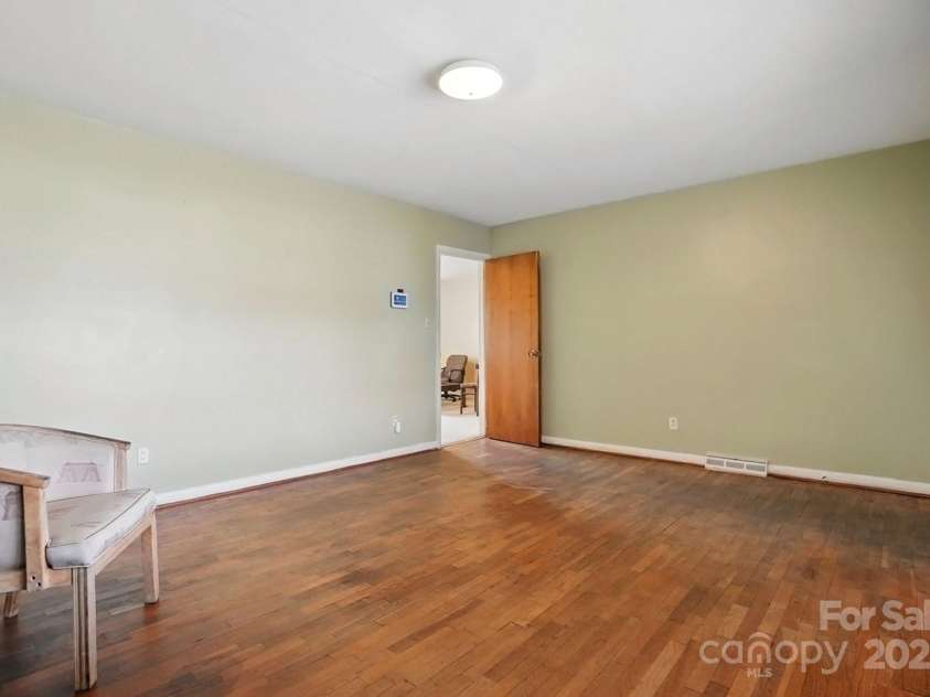800 Old Little Rock Road, Charlotte, NC 28214.  MLS# CAR4258596, YatesRealty ID 13100. 