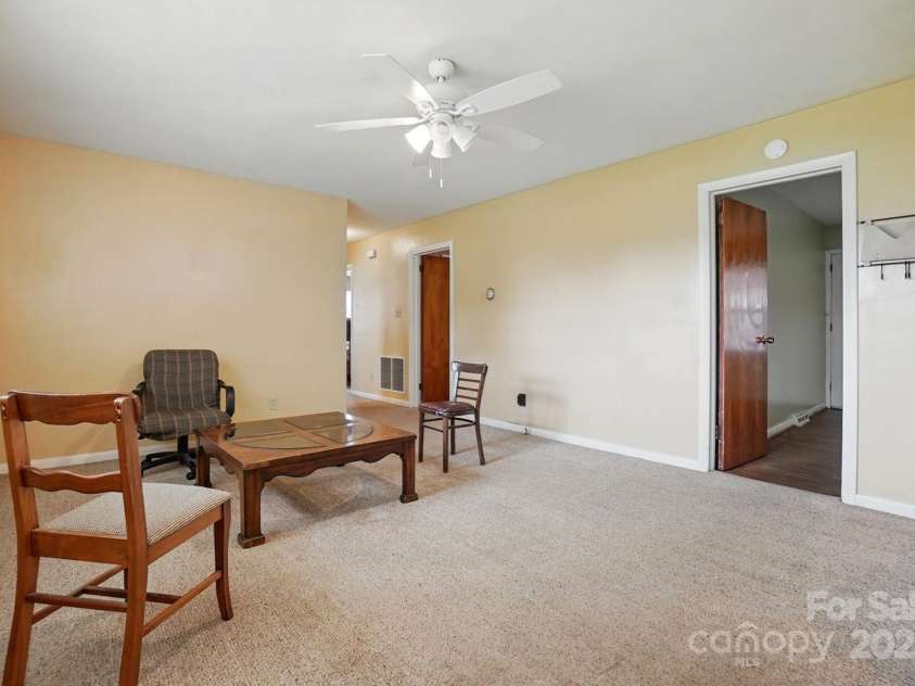 800 Old Little Rock Road, Charlotte, NC 28214.  MLS# CAR4258596, YatesRealty ID 13100. 