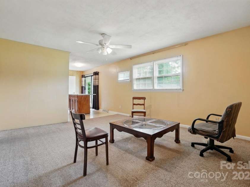 800 Old Little Rock Road, Charlotte, NC 28214.  MLS# CAR4258596, YatesRealty ID 13100. 