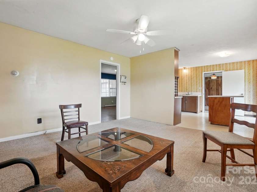 800 Old Little Rock Road, Charlotte, NC 28214.  MLS# CAR4258596, YatesRealty ID 13100. 