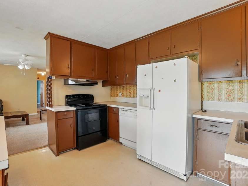 800 Old Little Rock Road, Charlotte, NC 28214.  MLS# CAR4258596, YatesRealty ID 13100. 