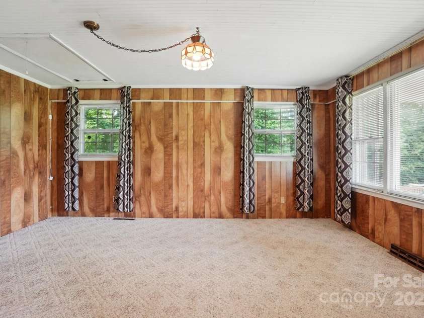 800 Old Little Rock Road, Charlotte, NC 28214.  MLS# CAR4258596, YatesRealty ID 13100. 