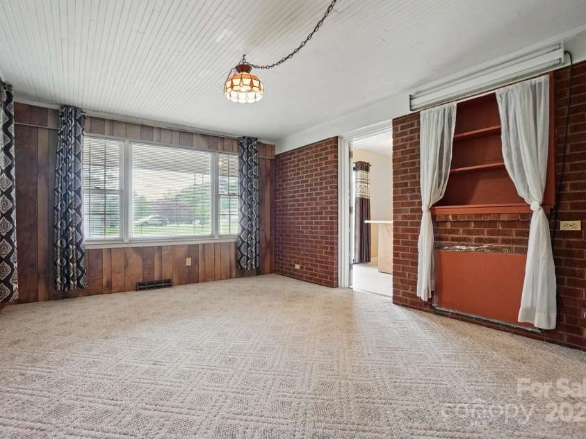 800 Old Little Rock Road, Charlotte, NC 28214.  MLS# CAR4258596, YatesRealty ID 13100. 