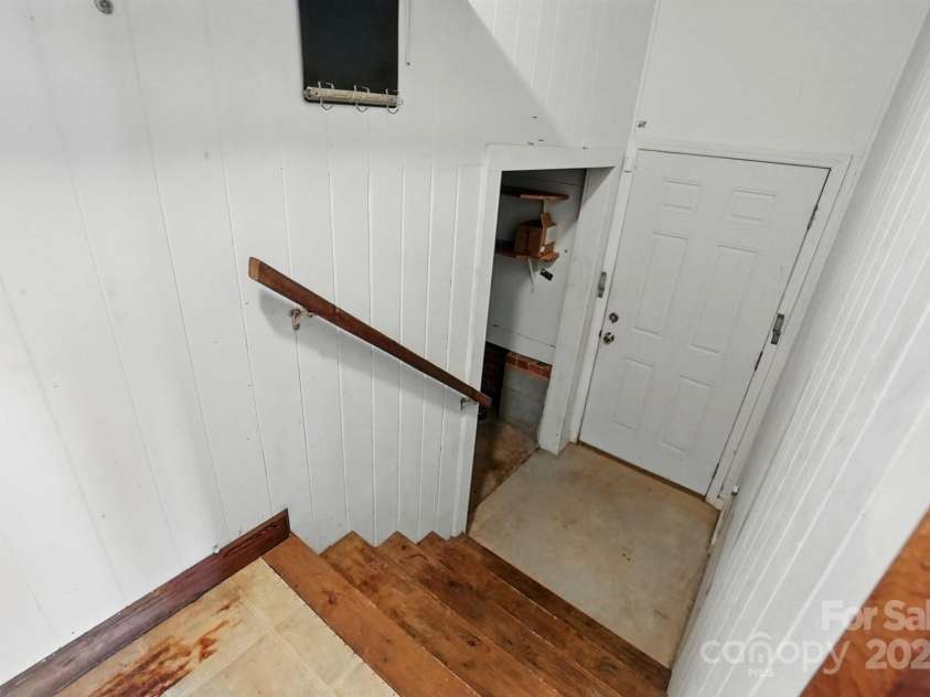 800 Old Little Rock Road, Charlotte, NC 28214.  MLS# CAR4258596, YatesRealty ID 13100. 