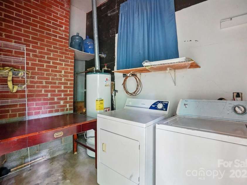 800 Old Little Rock Road, Charlotte, NC 28214.  MLS# CAR4258596, YatesRealty ID 13100. 