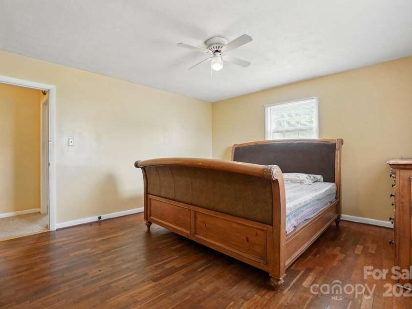 800 Old Little Rock Road, Charlotte, NC 28214.  MLS# CAR4258596, YatesRealty ID 13100. 