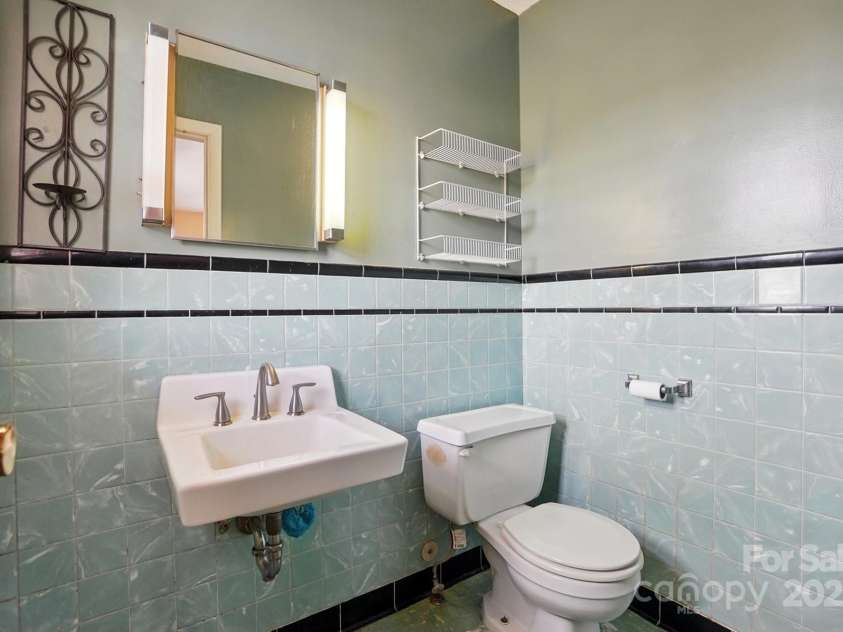 800 Old Little Rock Road, Charlotte, NC 28214.  MLS# CAR4258596, YatesRealty ID 13100. 