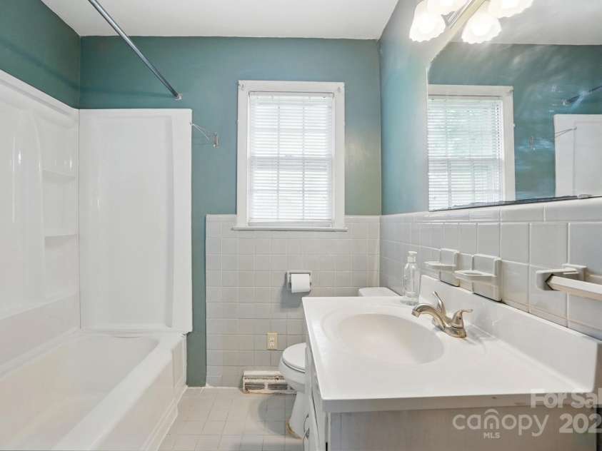800 Old Little Rock Road, Charlotte, NC 28214.  MLS# CAR4258596, YatesRealty ID 13100. 