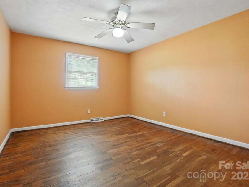 800 Old Little Rock Road, Charlotte, NC 28214.  MLS# CAR4258596, YatesRealty ID 13100. 