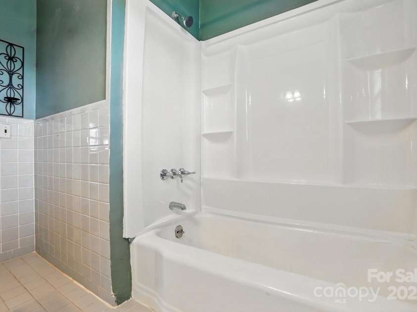 800 Old Little Rock Road, Charlotte, NC 28214.  MLS# CAR4258596, YatesRealty ID 13100. 