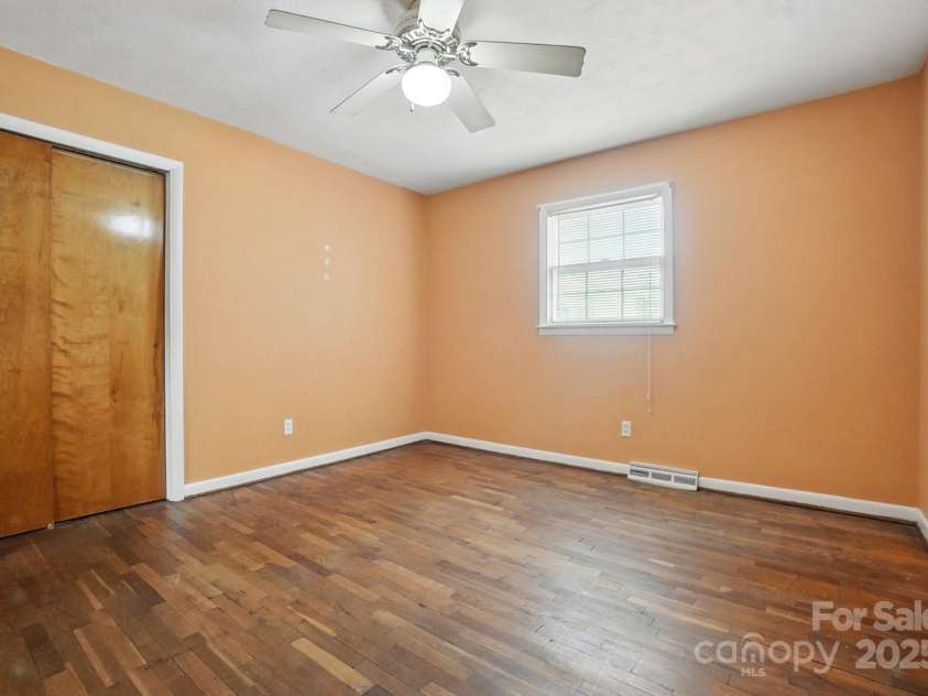 800 Old Little Rock Road, Charlotte, NC 28214.  MLS# CAR4258596, YatesRealty ID 13100. 