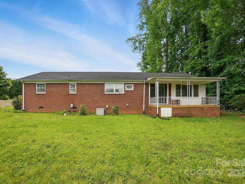 800 Old Little Rock Road, Charlotte, NC 28214.  MLS# CAR4258596, YatesRealty ID 13100. 