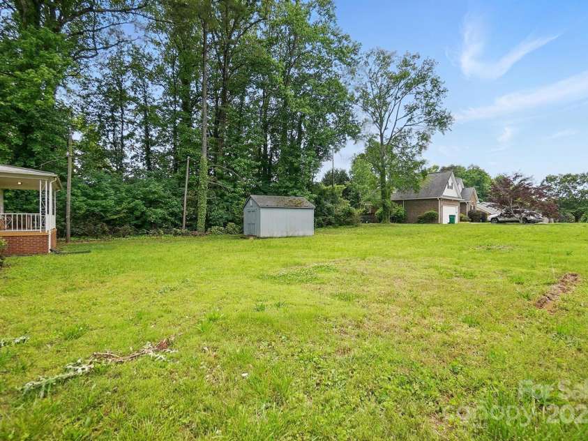 800 Old Little Rock Road, Charlotte, NC 28214.  MLS# CAR4258596, YatesRealty ID 13100. 
