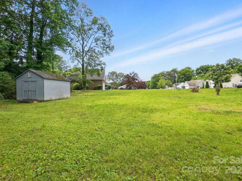 800 Old Little Rock Road, Charlotte, NC 28214.  MLS# CAR4258596, YatesRealty ID 13100. 
