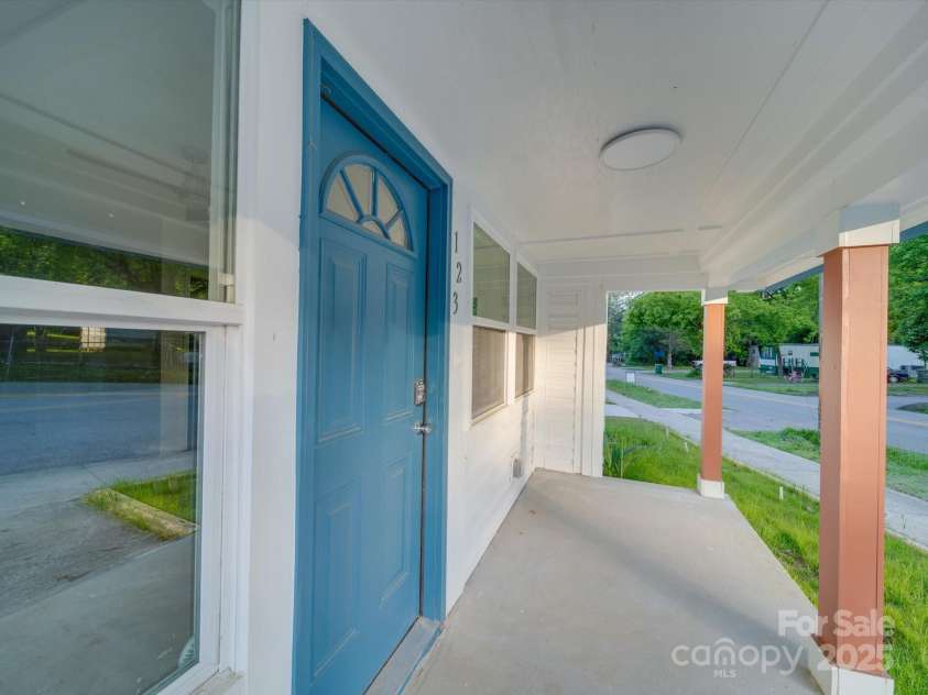 123 Oak Street, Chester, SC 29706.  MLS# CAR4258911, YatesRealty ID 13101. 