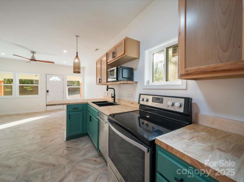 123 Oak Street, Chester, SC 29706.  MLS# CAR4258911, YatesRealty ID 13101. 