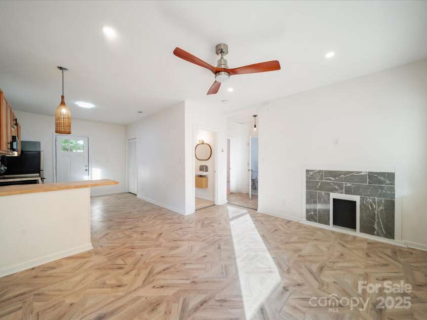 123 Oak Street, Chester, SC 29706.  MLS# CAR4258911, YatesRealty ID 13101. 