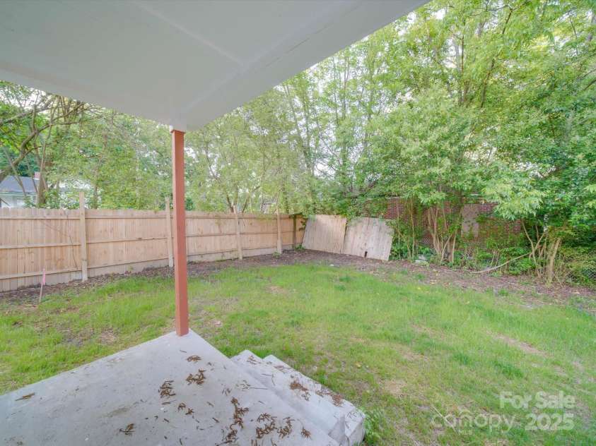 123 Oak Street, Chester, SC 29706.  MLS# CAR4258911, YatesRealty ID 13101. 