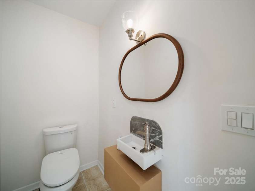 123 Oak Street, Chester, SC 29706.  MLS# CAR4258911, YatesRealty ID 13101. Half bath