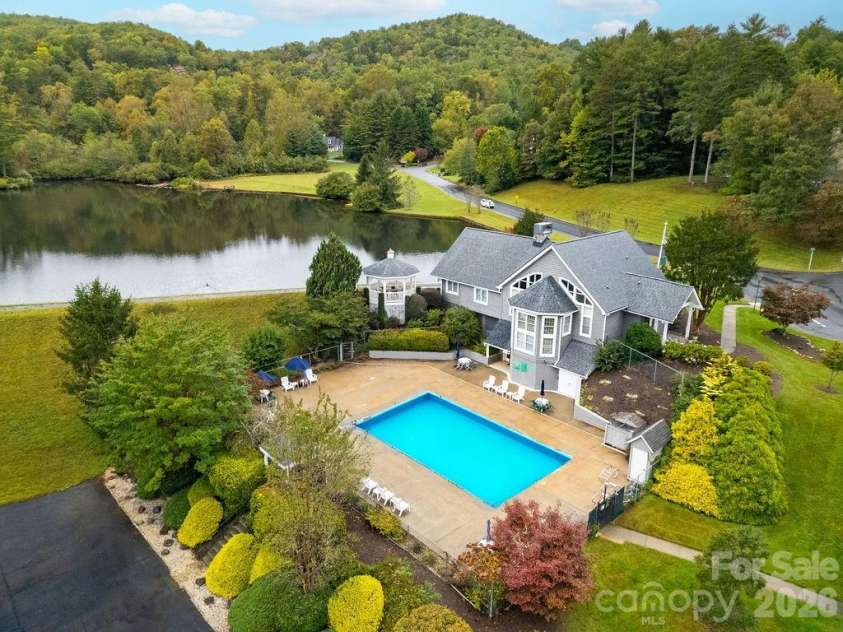 54 Wintergreen Drive, Brevard, NC 28712.  MLS# CAR4354196, YatesRealty ID 13101. 
