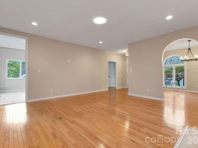 54 Wintergreen Drive, Brevard, NC 28712.  MLS# CAR4354196, YatesRealty ID 13101. 
