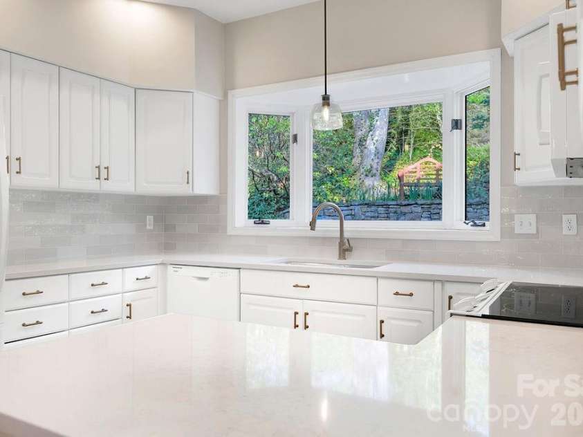 54 Wintergreen Drive, Brevard, NC 28712.  MLS# CAR4354196, YatesRealty ID 13101. 