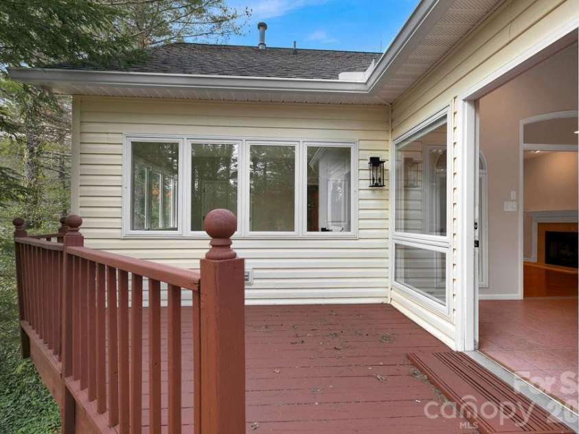 54 Wintergreen Drive, Brevard, NC 28712.  MLS# CAR4354196, YatesRealty ID 13101. 