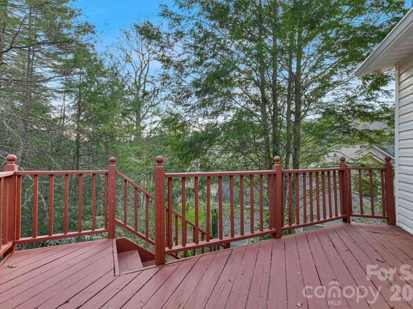 54 Wintergreen Drive, Brevard, NC 28712.  MLS# CAR4354196, YatesRealty ID 13101. 