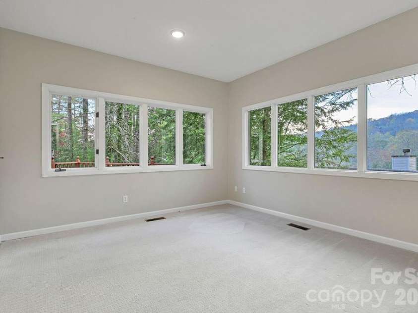54 Wintergreen Drive, Brevard, NC 28712.  MLS# CAR4354196, YatesRealty ID 13101. 