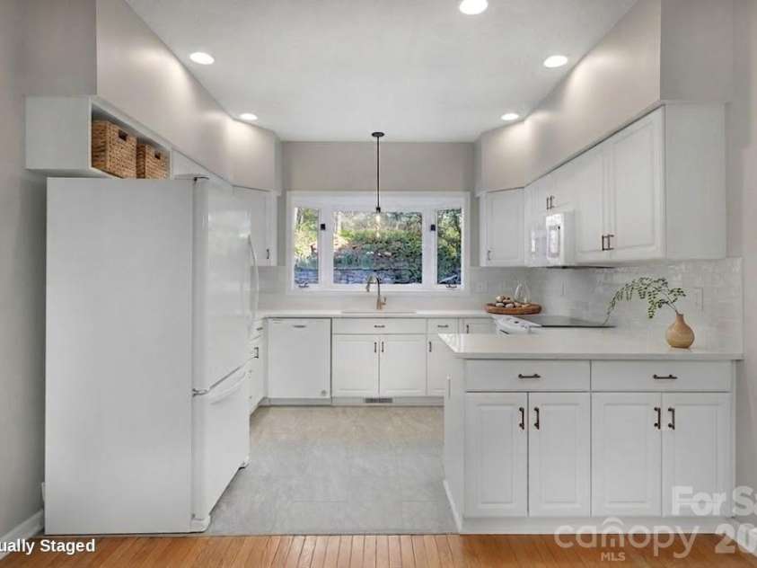54 Wintergreen Drive, Brevard, NC 28712.  MLS# CAR4354196, YatesRealty ID 13101. 