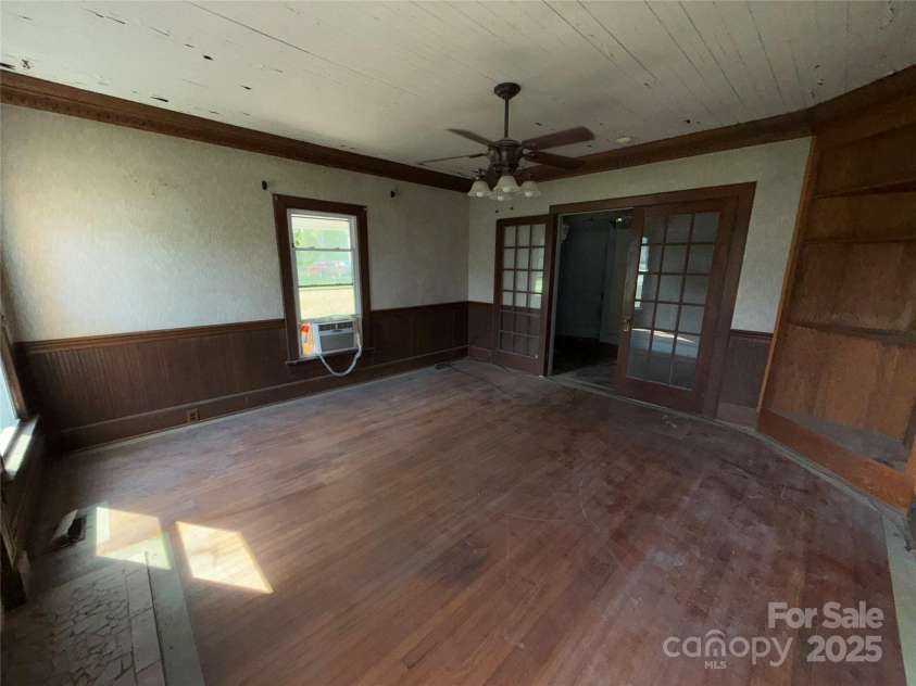 1445 33rd Street, Hickory, NC 28602.  MLS# CAR4259520, YatesRealty ID 13102. 