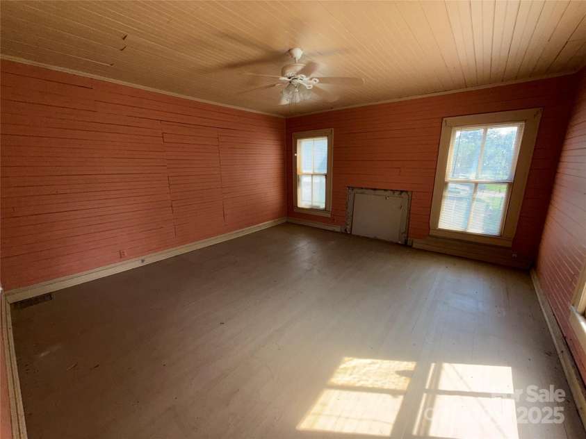 1445 33rd Street, Hickory, NC 28602.  MLS# CAR4259520, YatesRealty ID 13102. 