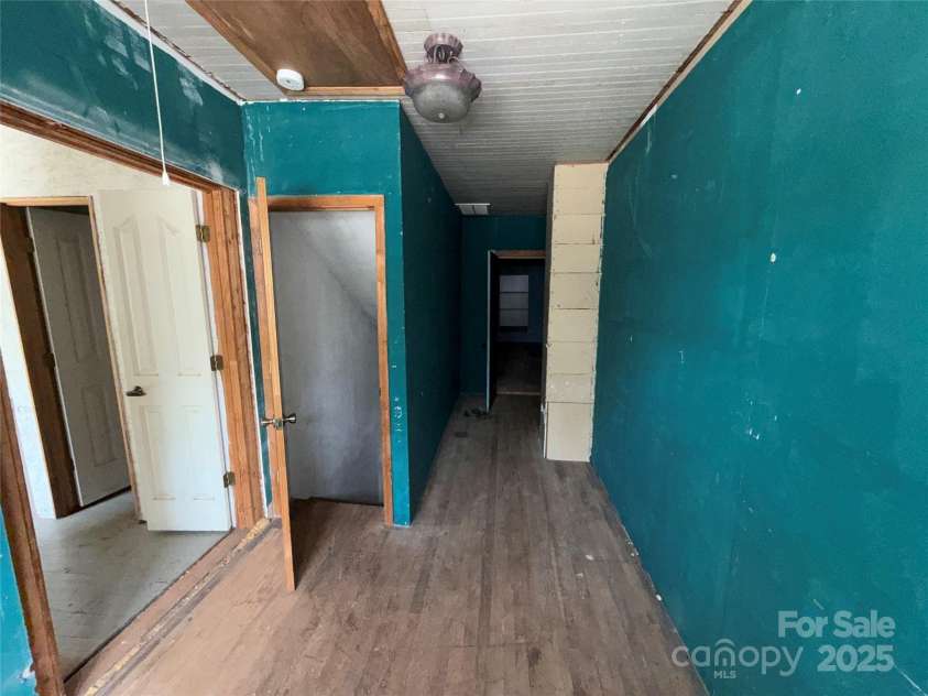 1445 33rd Street, Hickory, NC 28602.  MLS# CAR4259520, YatesRealty ID 13102. 